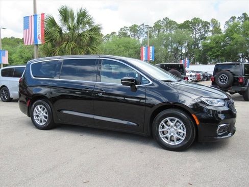 New 2026 Chrysler Pacifica Select FWD image 2