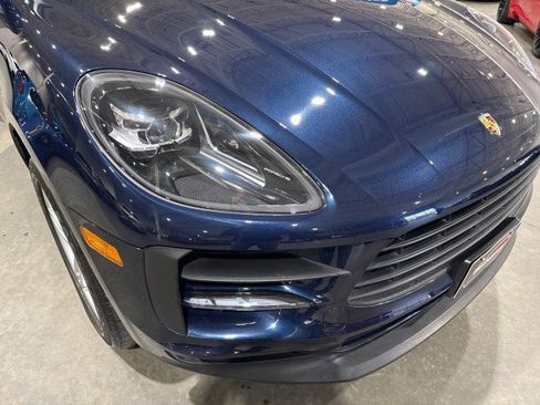 Used 2021 Porsche Macan w/ Premium Package image 32