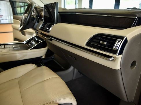 Used 2023 Lincoln Navigator Reserve AWD/4WD image 30