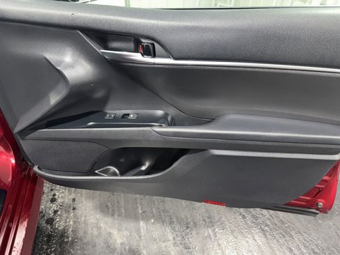 Used 2020 Toyota Camry LE image 11