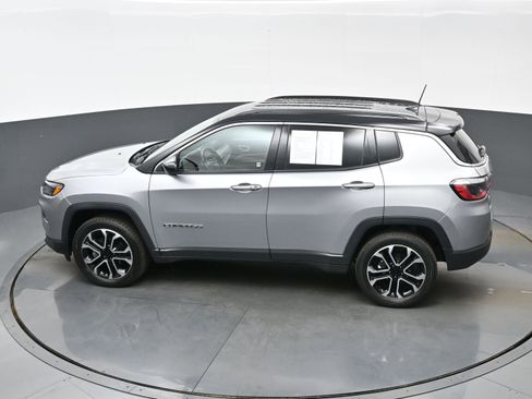 Used 2022 Jeep Compass Limited AWD/4WD image 37