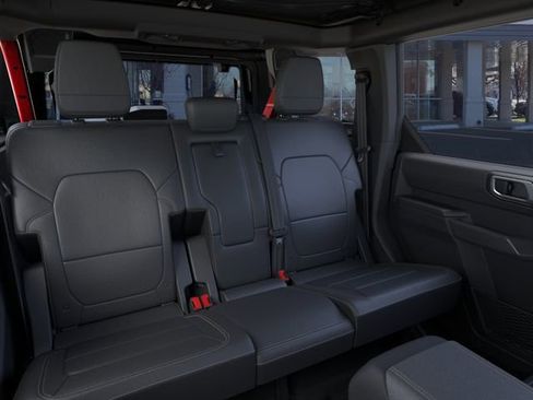 Used 2025 Ford Bronco Badlands image 11