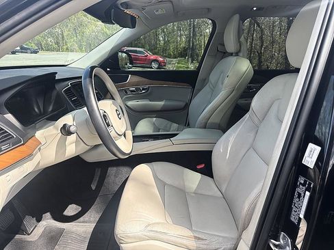 Used 2021 Volvo XC90 T6 Momentum w/ Climate Package image 11