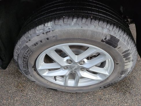 Used 2024 Jeep Grand Cherokee Laredo X w/ Trailer Tow Package image 12