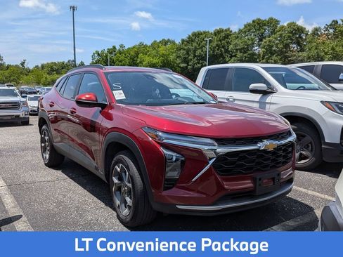Used 2025 Chevrolet Trax LT w/ LT Convenience Package FWD image 7
