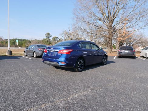 Used 2019 Nissan Sentra S image 4