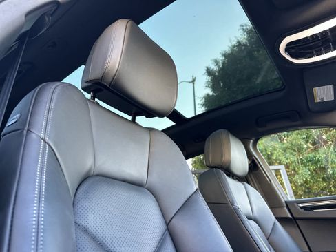 Certified 2025 Porsche Macan image 18