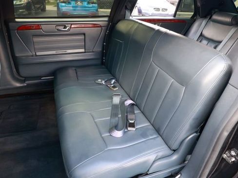 Used 2006 Cadillac DTS Limousine image 10