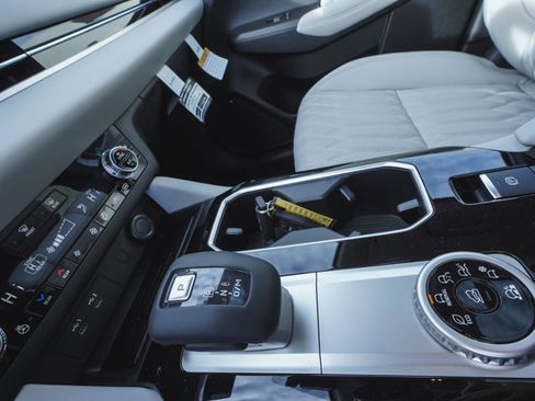 New 2026 Mitsubishi Outlander SEL image 28