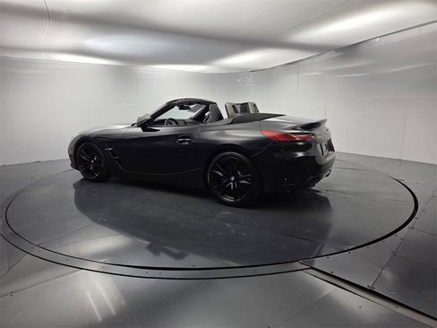 Used 2023 BMW Z4 M40i w/ Premium Package image 8