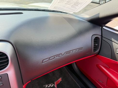 Used 2006 Chevrolet Corvette Convertible w/ Preferred Equipment Group RWD image 38