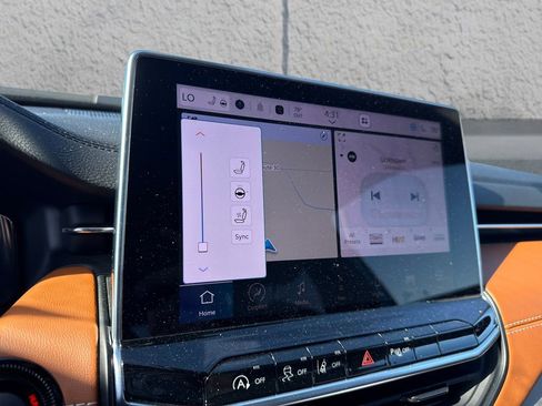 Used 2025 Jeep Compass Limited w/ Elite Group AWD/4WD image 23