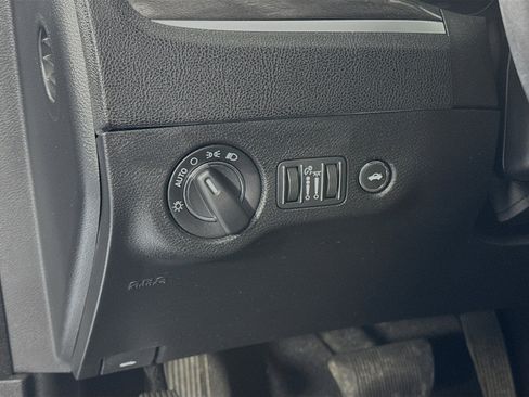 Used 2021 Chrysler 300 Touring w/ Sport Appearance Package image 10