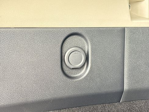 Used 2023 Nissan Rogue SL w/ SL Premium Package image 11