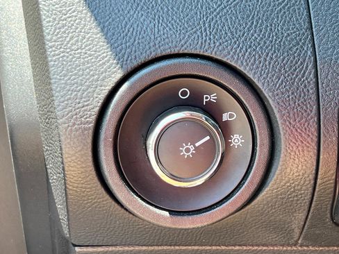 Used 2012 Ford Taurus Limited FWD image 18