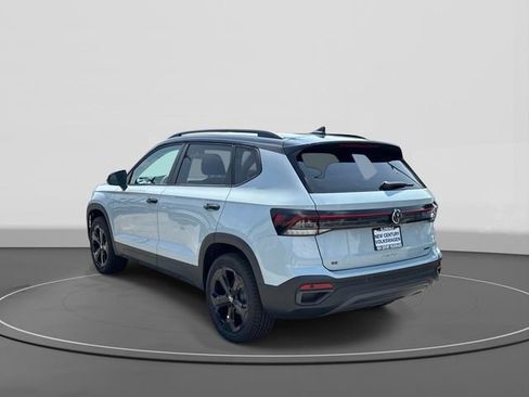 New 2026 Volkswagen Taos SE AWD/4WD image 3