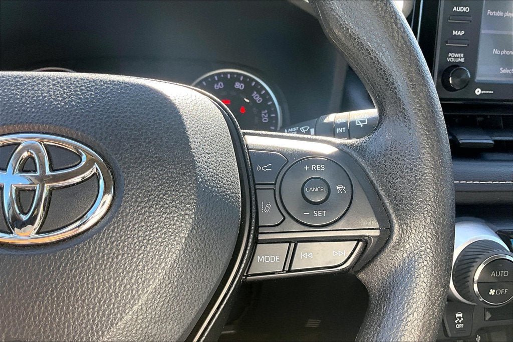 Used 2022 Toyota RAV4 XLE FWD image 21
