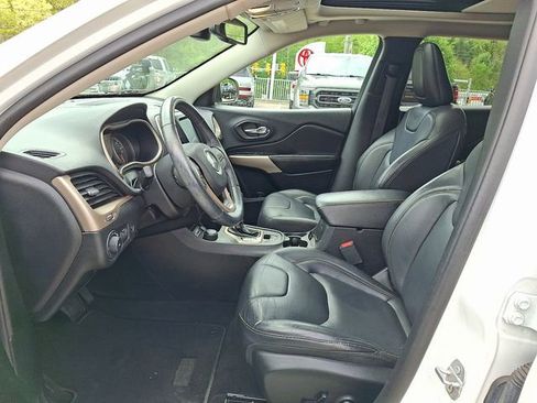 Used 2018 Jeep Cherokee Limited w/ High Altitude Package AWD/4WD image 13