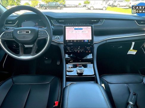 Used 2024 Jeep Grand Cherokee L Limited image 5