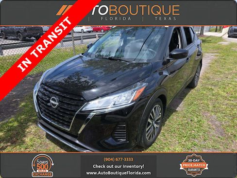 Used 2023 Nissan Kicks SV image 1