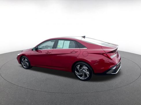 Used 2025 Hyundai Elantra SEL image 10