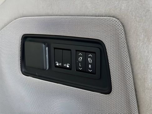 Used 2021 Cadillac Escalade Sport Platinum AWD/4WD image 33