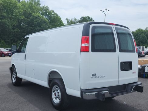 Used 2025 GMC Savana 2500 w/ Driver Convenience Package RWD image 3