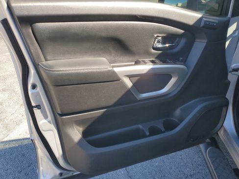 Used 2018 Nissan Titan PRO-4X w/ Pro-4x Convenience Package image 10