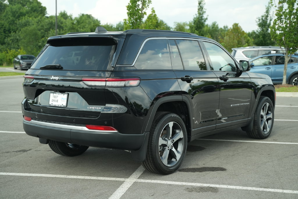 New 2026 Jeep Grand Cherokee Limited w/ MOPAR Finishing Package AWD/4WD image 7