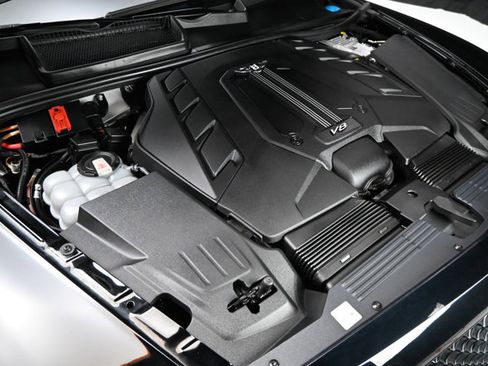 Used 2019 Bentley Bentayga image 44