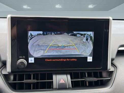 Used 2025 Toyota RAV4 XLE AWD/4WD image 19