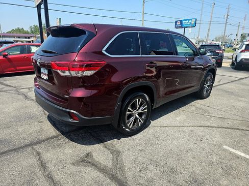 Used 2019 Toyota Highlander LE image 6