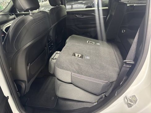 New 2025 Jeep Grand Cherokee Laredo X w/ Luxury Tech Group I image 27