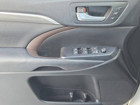 Used 2017 Toyota Highlander Limited FWD image 32