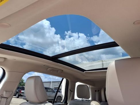 Certified 2023 Lincoln Aviator Reserve w/ Equipment Group 201A AWD/4WD image 10