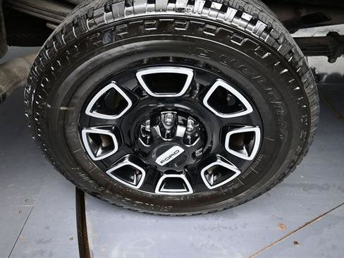 Used 2025 Ford F350 Platinum w/ FX4 Off-Road Package AWD/4WD image 24