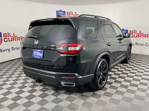 Used 2025 Honda Pilot Black Edition image 3
