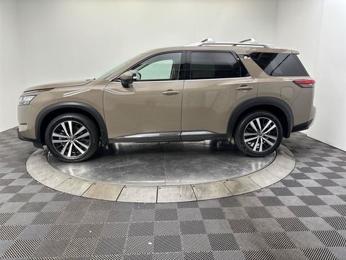 Used 2023 Nissan Pathfinder Platinum w/ Cargo Package AWD/4WD image 16