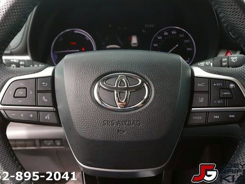 Used 2022 Toyota Sienna Limited FWD image 20