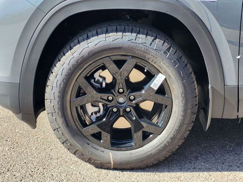 New 2026 Volkswagen Atlas Peak Edition image 9