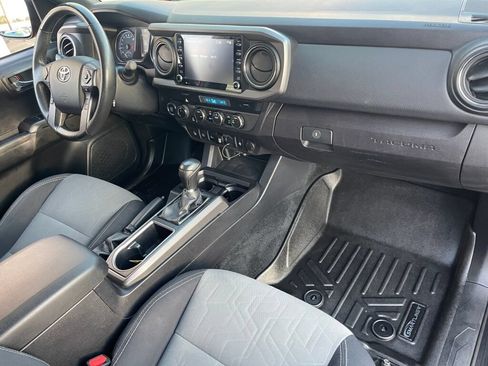 Used 2021 Toyota Tacoma TRD Off-Road w/ Technology Package AWD/4WD image 29