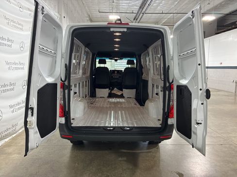 Used 2025 Mercedes-Benz Sprinter 2500 image 9