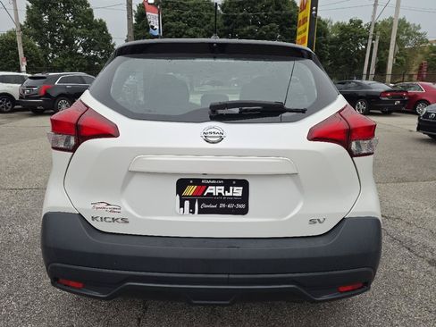Used 2018 Nissan Kicks SV FWD image 6