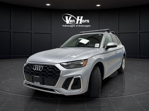 Used 2023 Audi Q5 2.0T Premium w/ Convenience Package AWD/4WD image 3