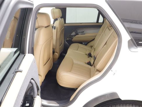 Used 2024 Land Rover Range Rover Sport SE image 14