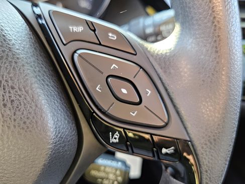 Used 2019 Toyota C-HR LE image 18