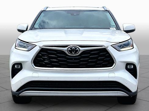 Used 2021 Toyota Highlander Platinum FWD image 4