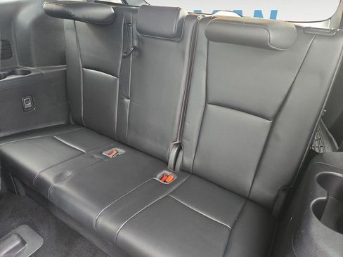 Used 2021 Toyota Highlander XLE image 18