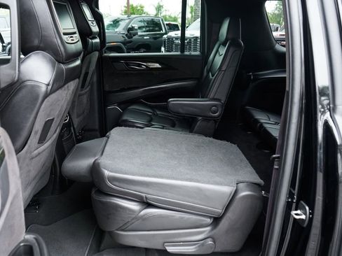 Used 2017 Cadillac Escalade ESV Platinum RWD image 45