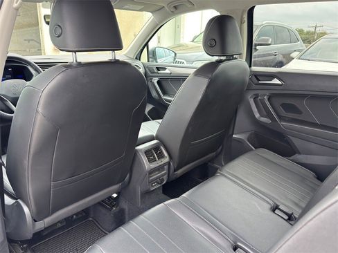 Used 2022 Volkswagen Tiguan SE image 27